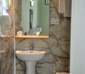 Classic Room with Shower (1 adult )