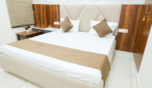 Deluxe Double Room (2 Adults + 1 Child)