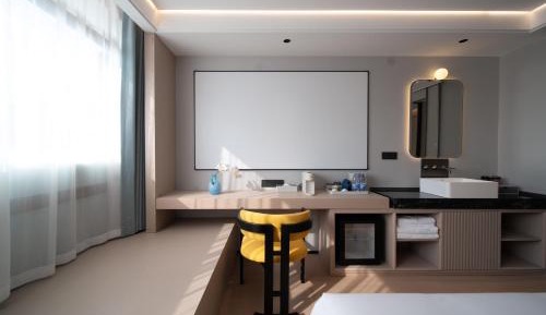 Queen Room with Garden View