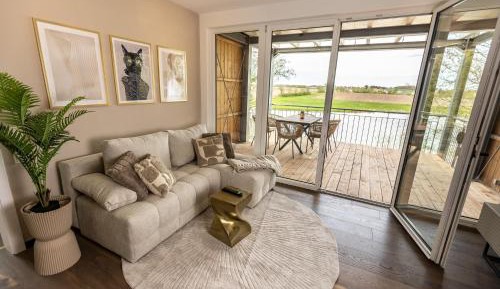 Apartment with Lake View