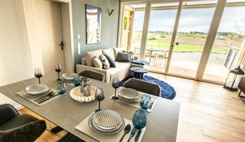 Apartment with Lake View