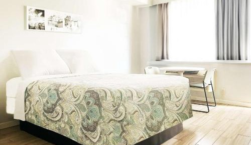 Queen Room - Non-Smoking