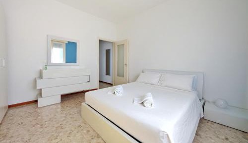 Superior One-Bedroom Apartment with Balcony