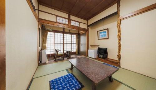Japanese-Style Twin Room with Shared Bathroom - Non-Smoking