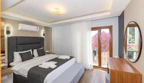 Deluxe King Suite