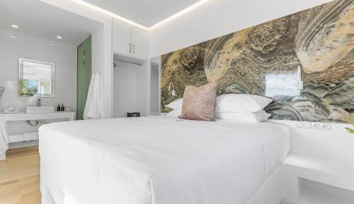 Deluxe Double Room with Side Sea View