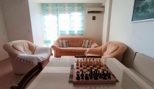 One-Bedroom Apartment with View