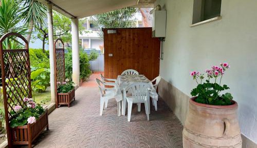 Two-Bedroom Deluxe Apartment with Garden View