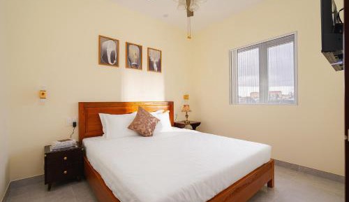 One-Bedroom Apartment with Balcony