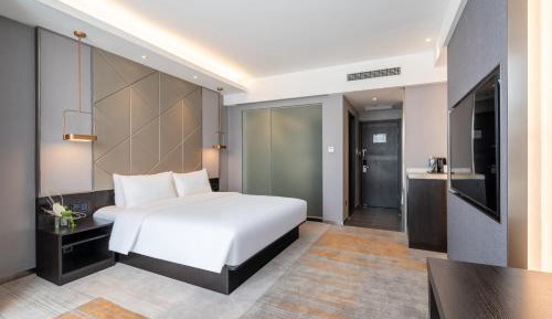 Standard Double Room with Shared Bathroom