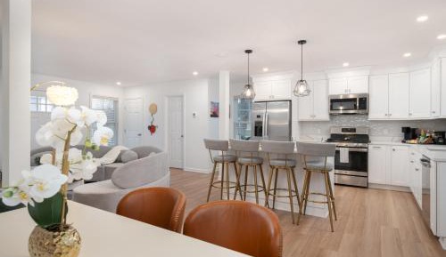 Four-Bedroom Deluxe Apartment