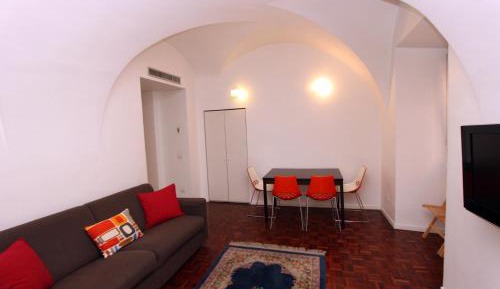 Deluxe One-Bedroom Apartment