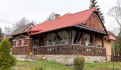 Deluxe Two-Bedroom Apartment with Garden View