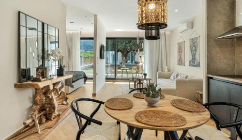 Deluxe One-Bedroom Apartment with Garden View