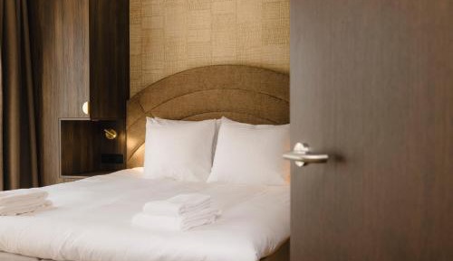 Deluxe Suite with Bath