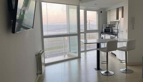 Deluxe One-Bedroom Apartment with Ocean View