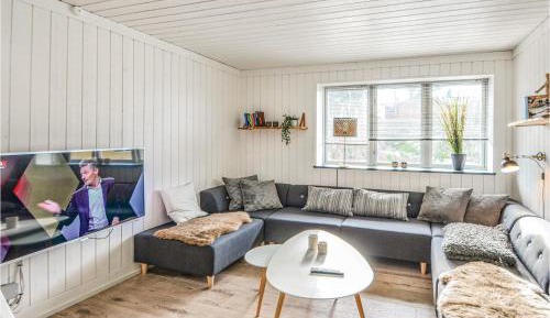 Eight-Bedroom Holiday Home