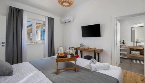 Six-Bedroom Holiday Home