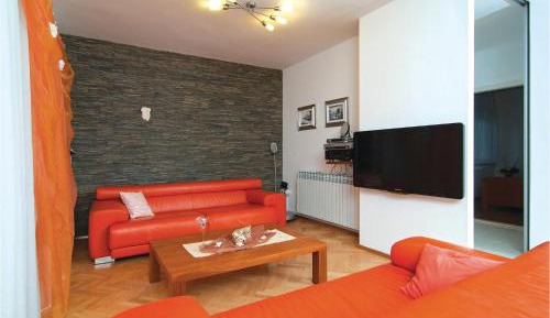 Eight-Bedroom Holiday Home