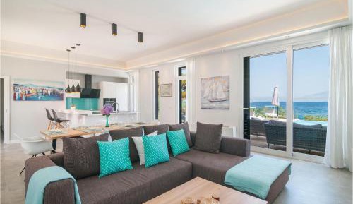 Three-Bedroom Vacation Home 