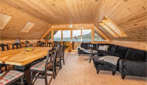 Four-Bedroom Holiday Home