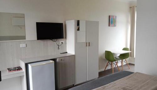 Deluxe Double Room (2 Adults + 1 Child)