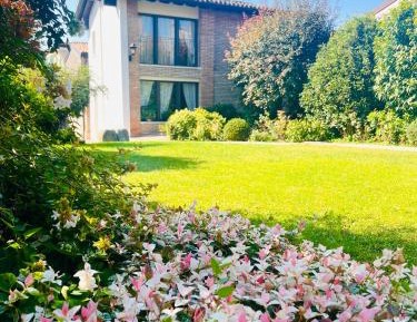 Villa with Garden View