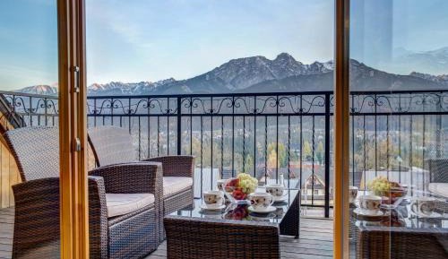 One-Bedroom Apartment with Balcony