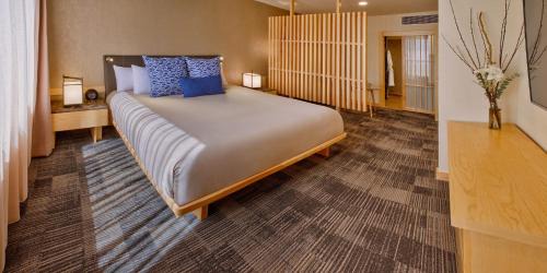 Loft Master 1 King Bed