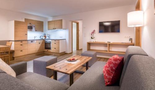 Deluxe Two-Bedroom Apartment with Garden View