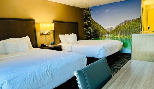 Quadruple Room with Two Queen Beds - Non Smoking