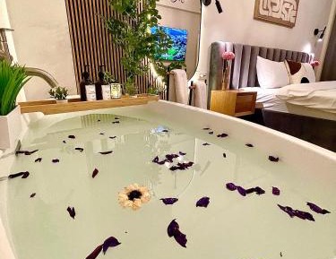 Suite with Spa Access
