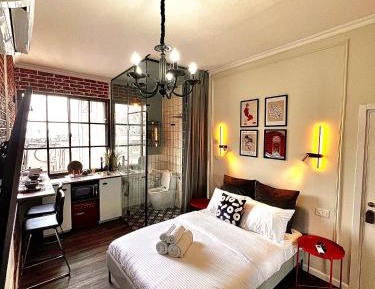 Studio Apartment with Harbor View