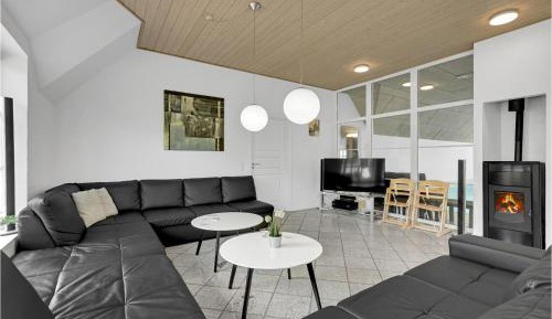 Seven-Bedroom Holiday Home