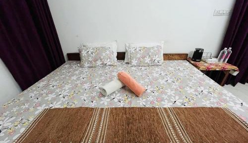Deluxe Room (2 Adults + 1 Child)