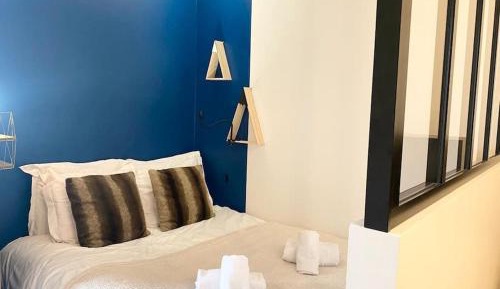 Studio Apartment with Balcony