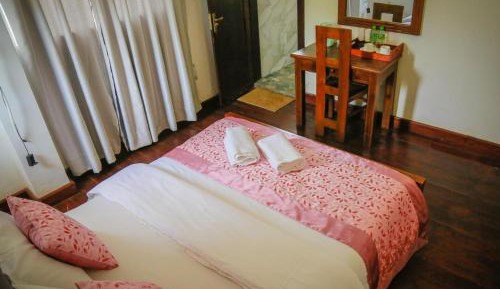 Deluxe Double Room (2 Adults + 1 Child)