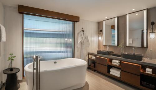 Deluxe Lagoon Access, Studio, 1 King, Terrace with Free Daily Activity