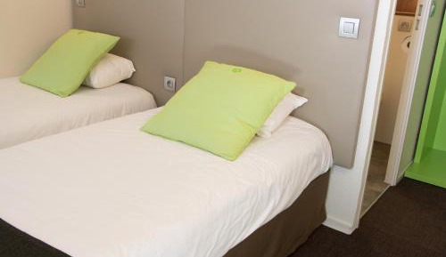 Triple Room (2 Single Beds + 1 Junior Bed)