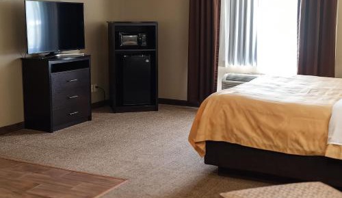 King Suite - Non-Smoking