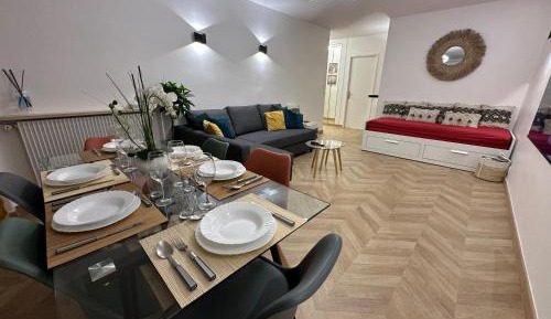 Two-Bedroom Deluxe Apartment with Balcony