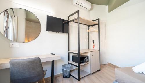 Single Room with Shared Bathroom