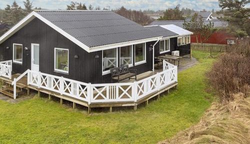 Three-Bedroom Vacation Home 