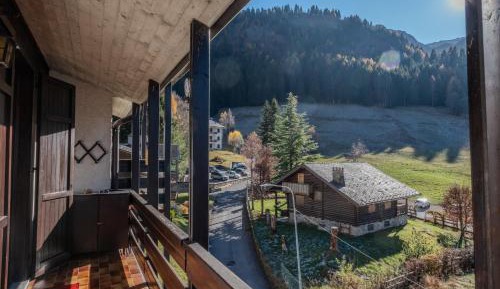 Apartment with Mountain View
