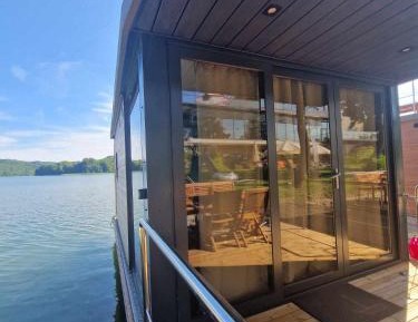 Apartment with Lake View