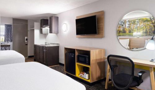 Efficiency Queen Studio Suite - Non-Smoking