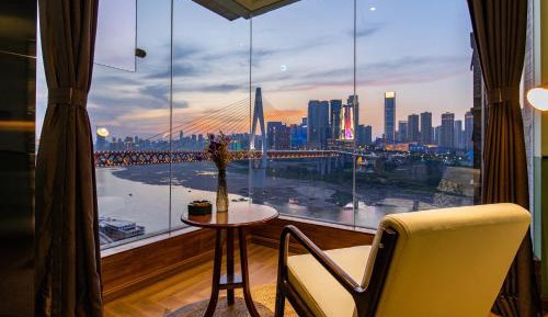 One-Bedroom Apartment with View