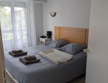 One-Bedroom Apartment with Garden View