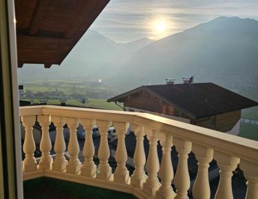 Apartment with Mountain View