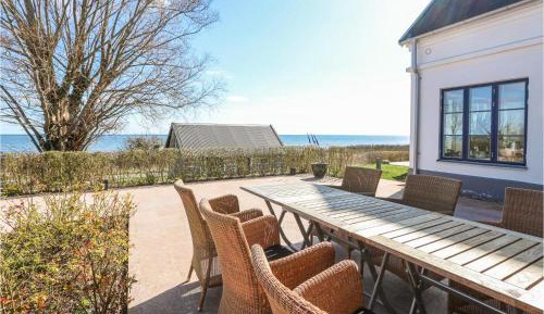 Seven-Bedroom Holiday Home